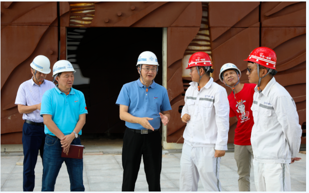 歡迎三沙市市委常委，市長(zhǎng)鄧忠蒞臨我司承接的三沙廣場(chǎng)項(xiàng)目，三沙文體館項(xiàng)目現(xiàn)場(chǎng)調(diào)研并指導(dǎo)